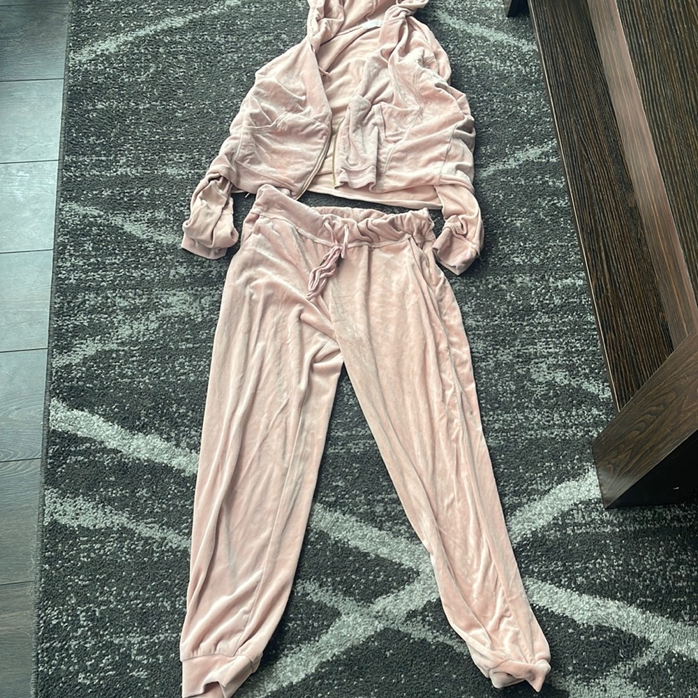 Full velvety track suit